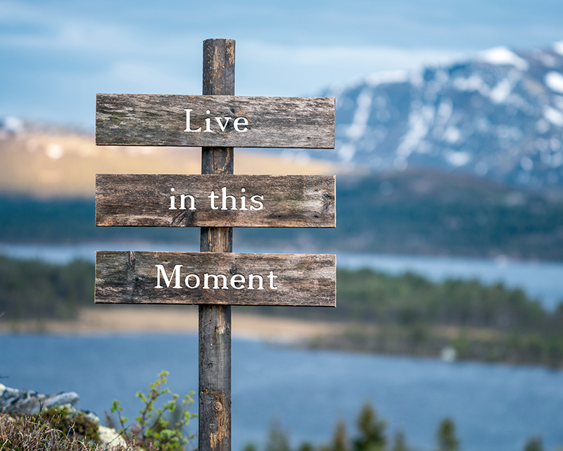 mindfulness_anxiety_therapy_online_pa Live in this moment sign for mindfulness practice for treating anxiety