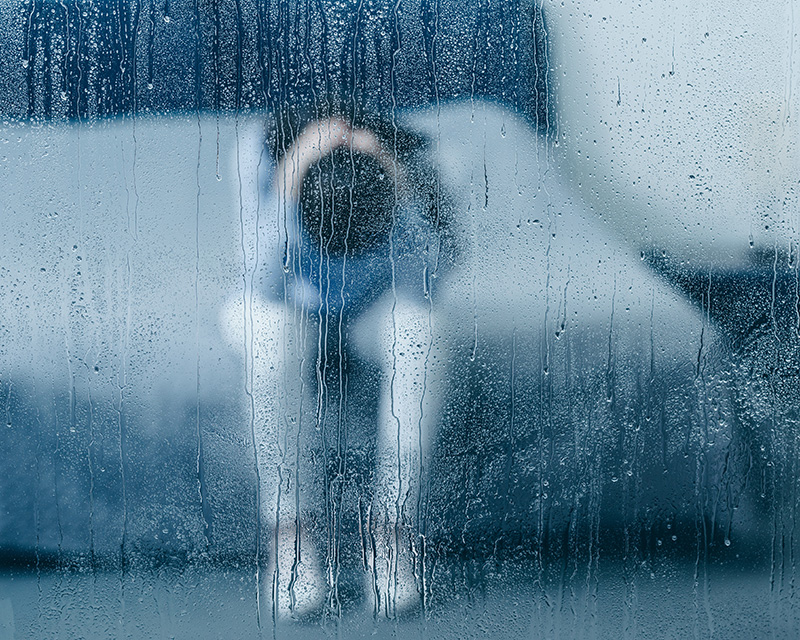 online_depression_counseling Woman holding hands in her head feeling depressed, in need of depression therapy in PA